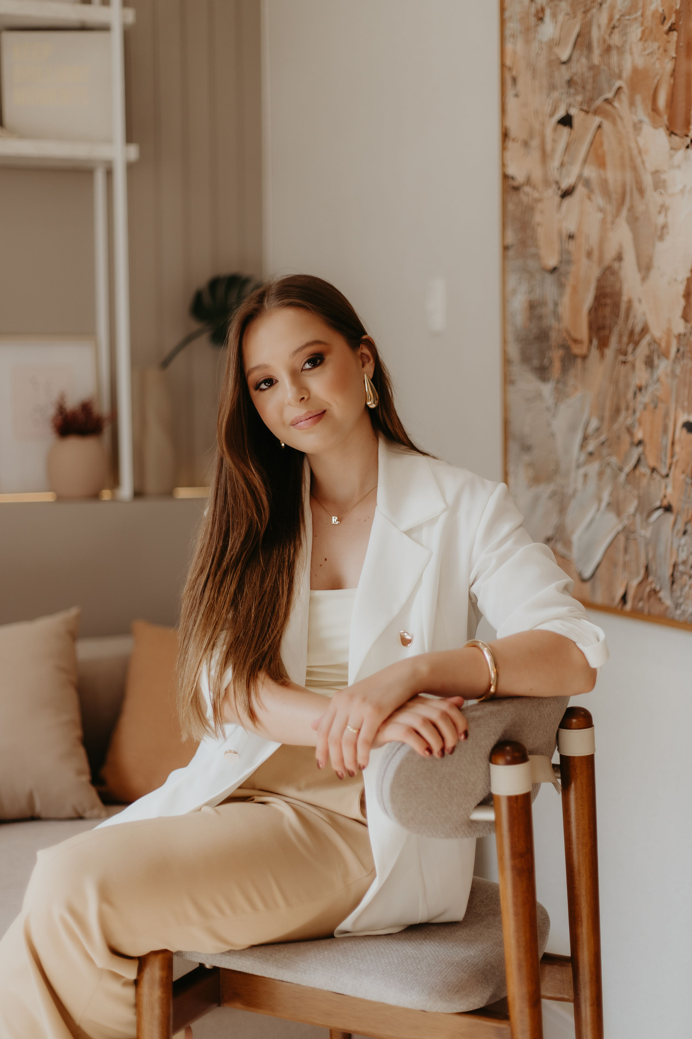 Foto profissional de Eduarda Cibele em consultório